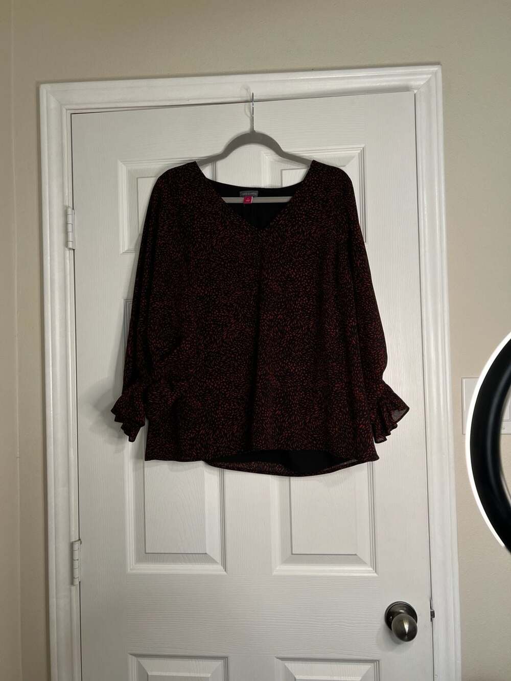 Vince Camuto Red and Black Abstract Print V-Neck Blouse Size L